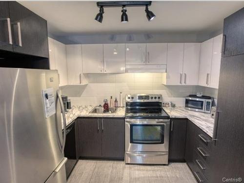 Cuisine - 5398  - 5402 Rue Grolier, Laval (Chomedey), QC - Indoor Photo Showing Kitchen With Upgraded Kitchen