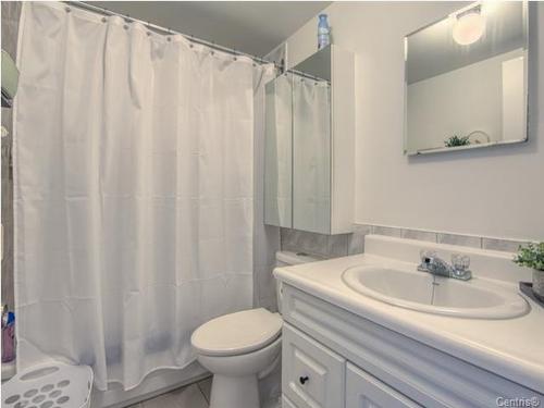 Salle de bains - 5398  - 5402 Rue Grolier, Laval (Chomedey), QC - Indoor Photo Showing Bathroom