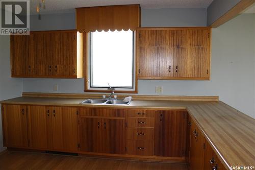 Oungre Acreage Rm Souris Valley #7 2 Storey, Oungre, SK - Indoor Photo Showing Kitchen With Double Sink