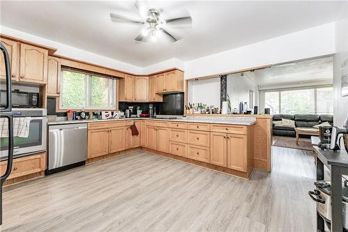 122 Broadway Avenue, Hamilton, ON - Indoor Photo Showing Kitchen With Double Sink