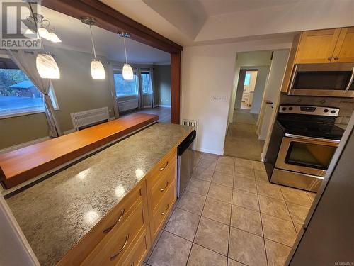 4594 Berbers Dr, Bowser, BC - Indoor Photo Showing Kitchen