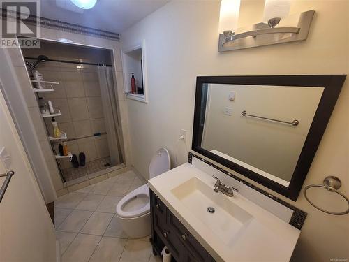 4594 Berbers Dr, Bowser, BC - Indoor Photo Showing Bathroom
