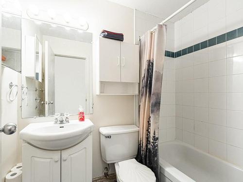 Bathroom - 3-4309 Rue St-Hubert, Montréal (Le Plateau-Mont-Royal), QC - Indoor Photo Showing Bathroom