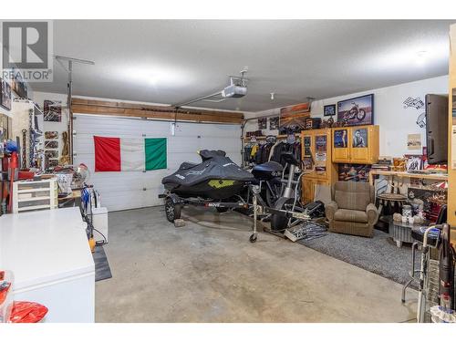 2449 Waverly Place, Blind Bay, BC - Indoor Photo Showing Garage