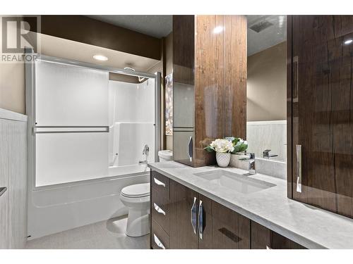 2449 Waverly Place, Blind Bay, BC - Indoor Photo Showing Bathroom