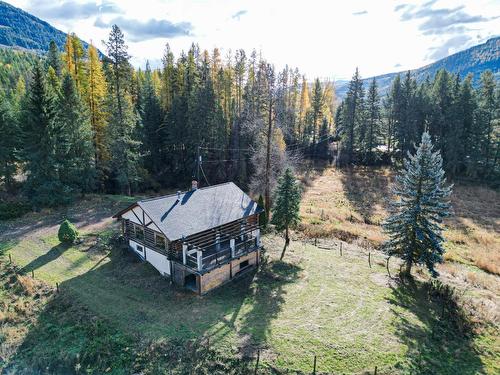 6985 Hahn Road, Kitchener, BC - Outdoor With View