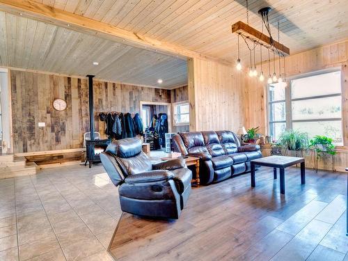 Salon - 1119 Petit Rang, Sainte-Clotilde-De-Horton, QC - Indoor Photo Showing Living Room