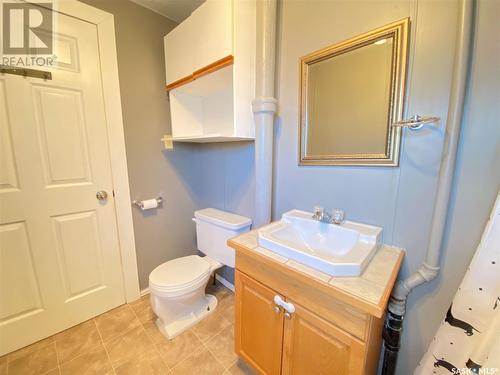 320 Aspen Street, Maple Creek, SK - Indoor Photo Showing Bathroom