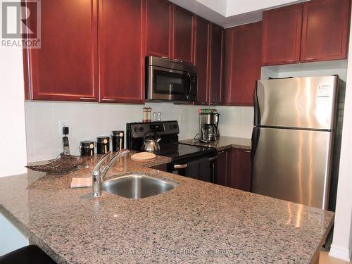 383 Prince Of Wales Drive, Mississauga, ON - Indoor Photo Showing Kitchen With Double Sink