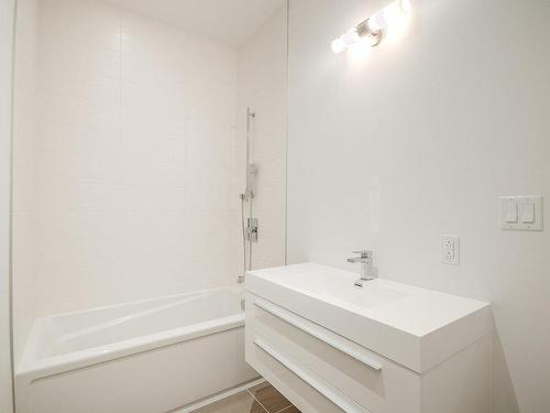 Bathroom - 3404-405 Rue De La Concorde, Montréal (Ville-Marie), QC - Indoor Photo Showing Bathroom