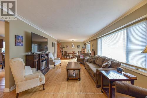 8 Rosemary Road, Orillia, ON - Indoor Photo Showing Living Room