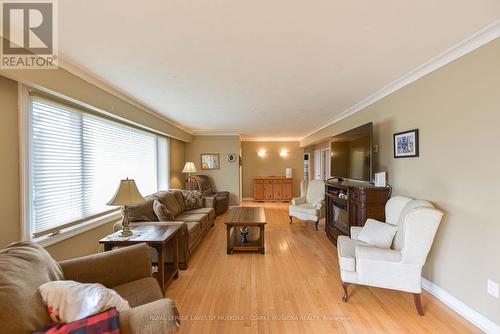 8 Rosemary Rd, Orillia, ON - Indoor Photo Showing Living Room