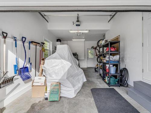 Garage - 16 Ch. Des Buis, Lac-Beauport, QC - Indoor Photo Showing Garage