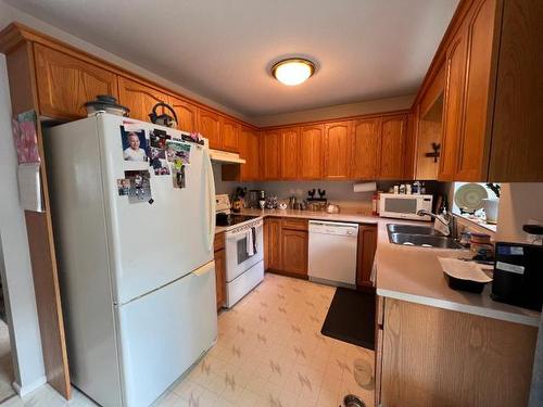 2120 Taylor Place, Merritt, BC - Indoor Photo Showing Kitchen With Double Sink