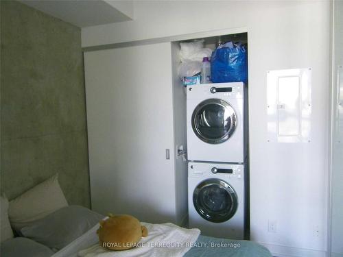909-39 Brant St, Toronto, ON - Indoor Photo Showing Laundry Room