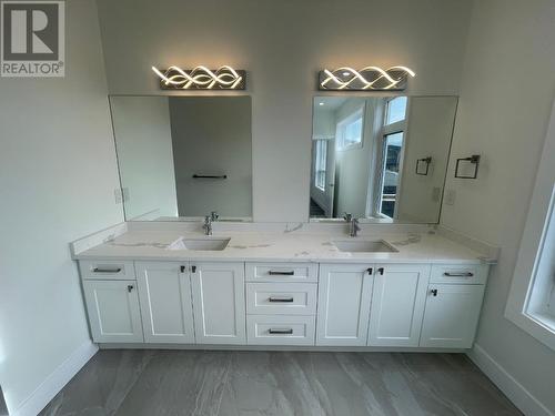 2731 Peregrine Way, Merritt, BC - Indoor Photo Showing Bathroom