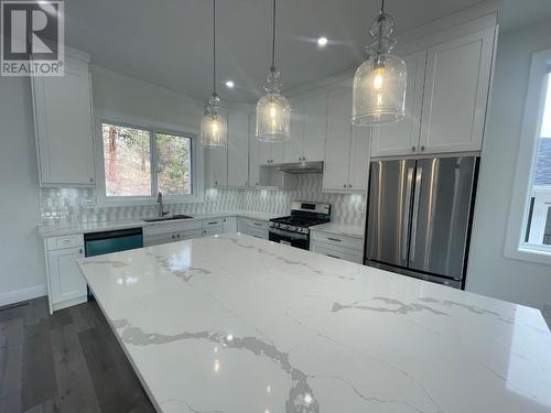 2731 Peregrine Way, Merritt, BC - Indoor Photo Showing Kitchen With Upgraded Kitchen