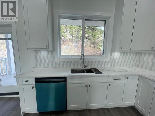 2731 Peregrine Way, Merritt, BC - Indoor Photo Showing Kitchen With Double Sink
