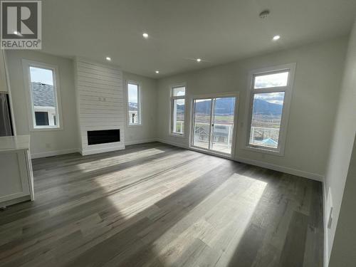 2731 Peregrine Way, Merritt, BC - Indoor With Fireplace