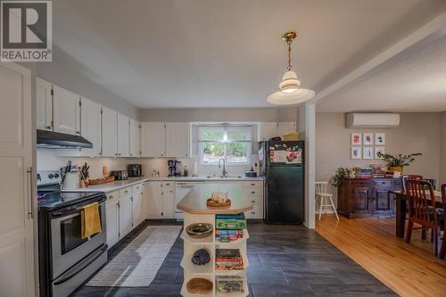 6306 Austin Street, Summerland, BC - Indoor Photo Showing Kitchen