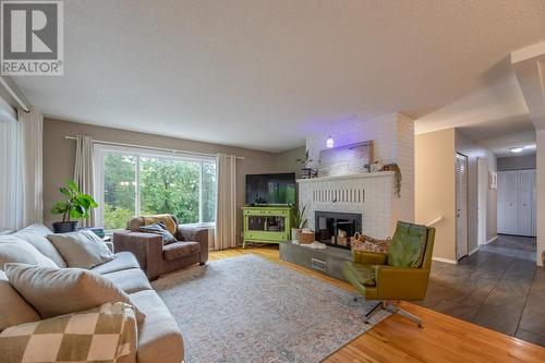 6306 Austin Street, Summerland, BC - Indoor Photo Showing Living Room With Fireplace