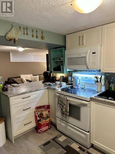 3701 Alexis Park Drive, Vernon, BC - Indoor Photo Showing Kitchen