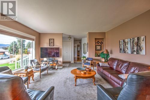 5225 Cunningham Road, Vernon, BC - Indoor Photo Showing Living Room