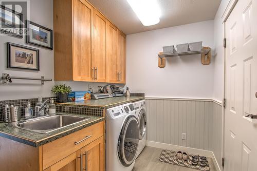 5225 Cunningham Road, Vernon, BC - Indoor Photo Showing Laundry Room