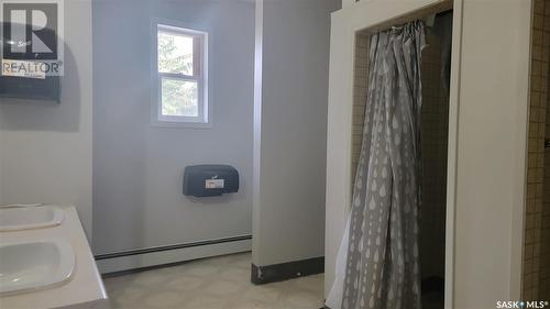1671 104Th Street, North Battleford, SK - Indoor Photo Showing Bathroom