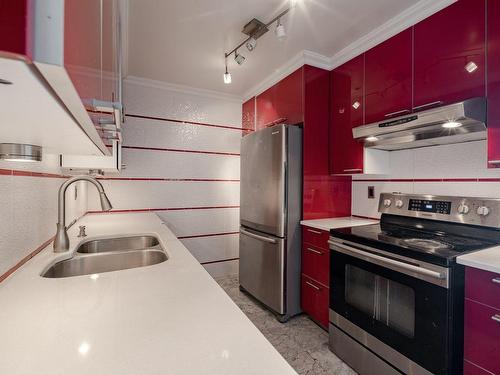 Cuisine - 712-505 Rue St-Francois, Brossard, QC - Indoor Photo Showing Kitchen With Double Sink