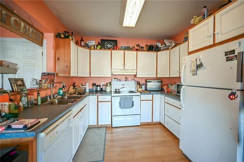 129 Lynden Road, Lynden, ON - Indoor Photo Showing Kitchen With Double Sink