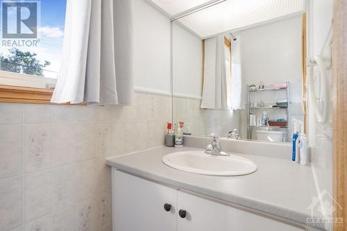 542 Cecile Boulevard, Hawkesbury, ON - Indoor Photo Showing Bathroom