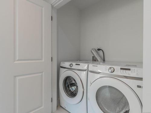 113-5160 Hammond Bay Rd, Nanaimo, BC - Indoor Photo Showing Laundry Room