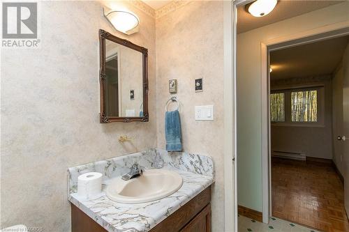 574286 40 Sideroad, West Grey, ON - Indoor Photo Showing Bathroom