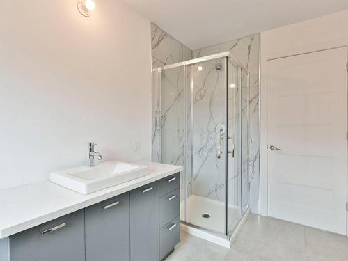 Salle de bains - 85 Rue Des Perdrix, Saint-Hippolyte, QC - Indoor Photo Showing Bathroom