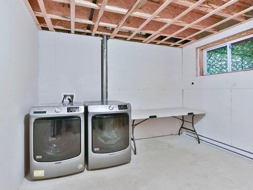 Salle de bains - 85 Rue Des Perdrix, Saint-Hippolyte, QC - Indoor Photo Showing Laundry Room