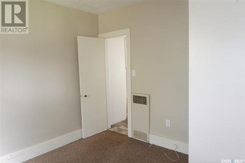 206 7Th Avenue W, Assiniboia, SK - Indoor Photo Showing Other Room