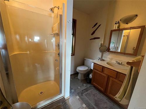 2362 South Lake Rd, Qualicum Beach, BC - Indoor Photo Showing Bathroom