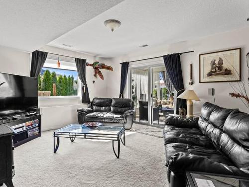 1270 Vista Heights Drive, Ashcroft, BC - Indoor Photo Showing Living Room