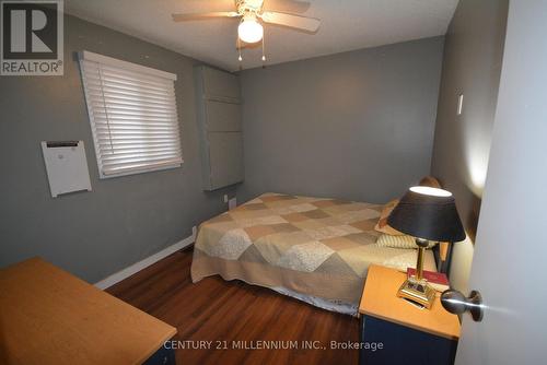 27 47Th St S, Wasaga Beach, ON - Indoor Photo Showing Bedroom