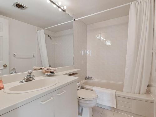 Salle de bains attenante Ã  la CCP - 501-450 Rue St-Georges, Saint-Lambert, QC - Indoor Photo Showing Bathroom