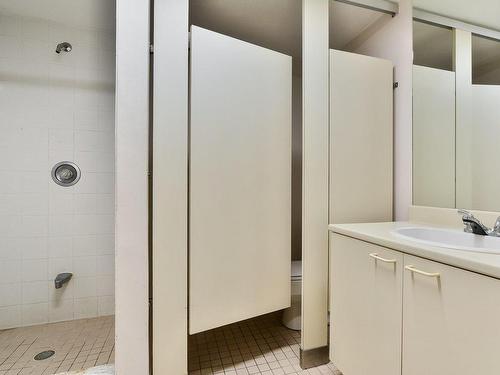 Autre - 501-450 Rue St-Georges, Saint-Lambert, QC - Indoor Photo Showing Bathroom