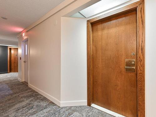 Corridor - 501-450 Rue St-Georges, Saint-Lambert, QC - Indoor Photo Showing Other Room