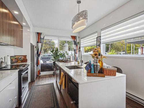 Cuisine - 13650  - 13654 Rue Du Grenache, Mirabel, QC - Indoor Photo Showing Kitchen With Upgraded Kitchen