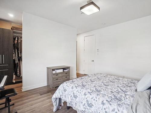 Master bedroom - 13660  - 13664 Rue Du Grenache, Mirabel, QC - Indoor Photo Showing Bedroom