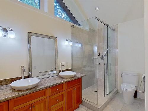 2280 South Rd, Gabriola Island, BC - Indoor Photo Showing Bathroom