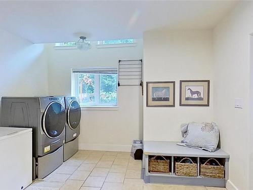 2280 South Rd, Gabriola Island, BC - Indoor Photo Showing Laundry Room