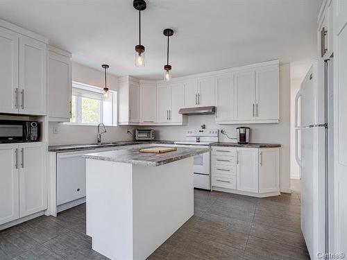 Dwelling - 11  - 11A Rue St-Joseph, Mont-Saint-Grégoire, QC - Indoor Photo Showing Kitchen