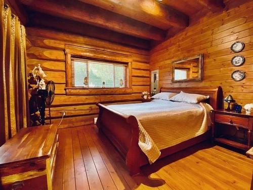Lot L-2020 Sinmax Creek Road, Adams Lake, BC - Indoor Photo Showing Bedroom