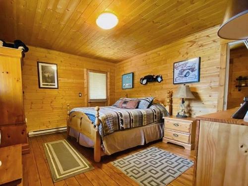 Lot L-2020 Sinmax Creek Road, Adams Lake, BC - Indoor Photo Showing Bedroom
